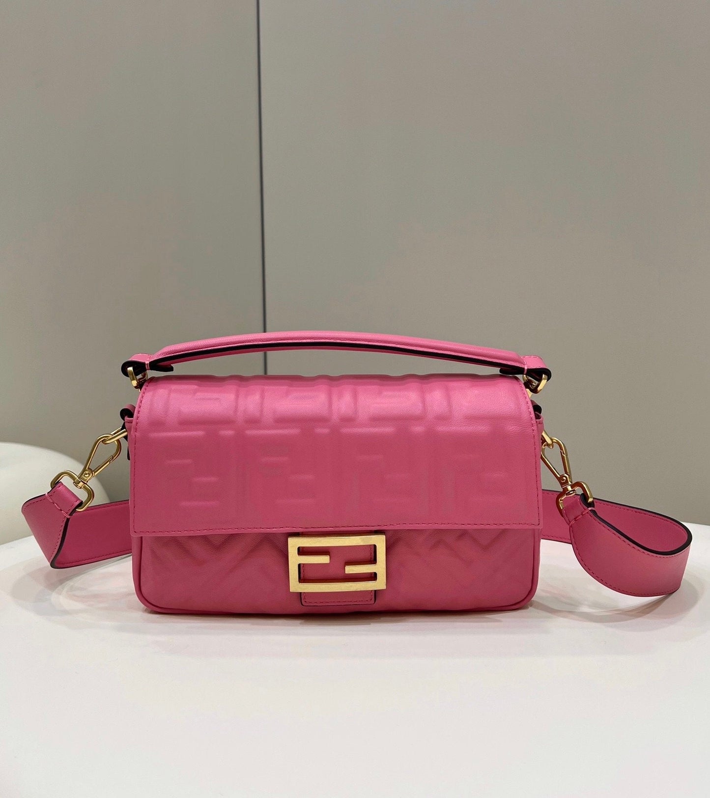 Top QualityTop Quality Baguette Pink For Women, Women’s Handbags, Shoulder And Crossbody Bags 10in/27cm FF 8BR600