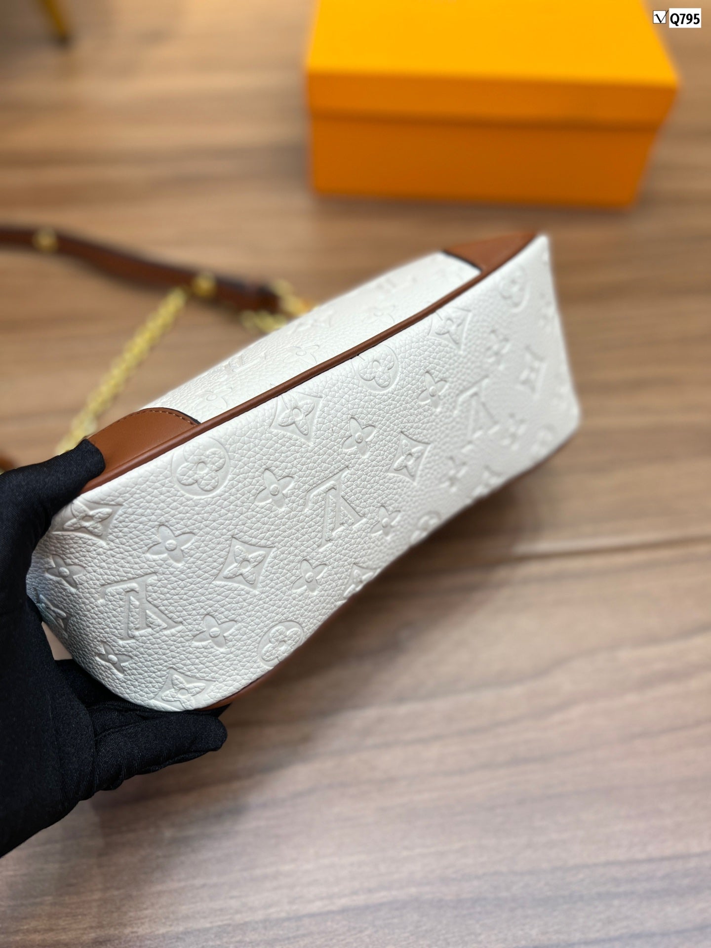 EN - New 1:1 rep Lux Bags LUV 538
