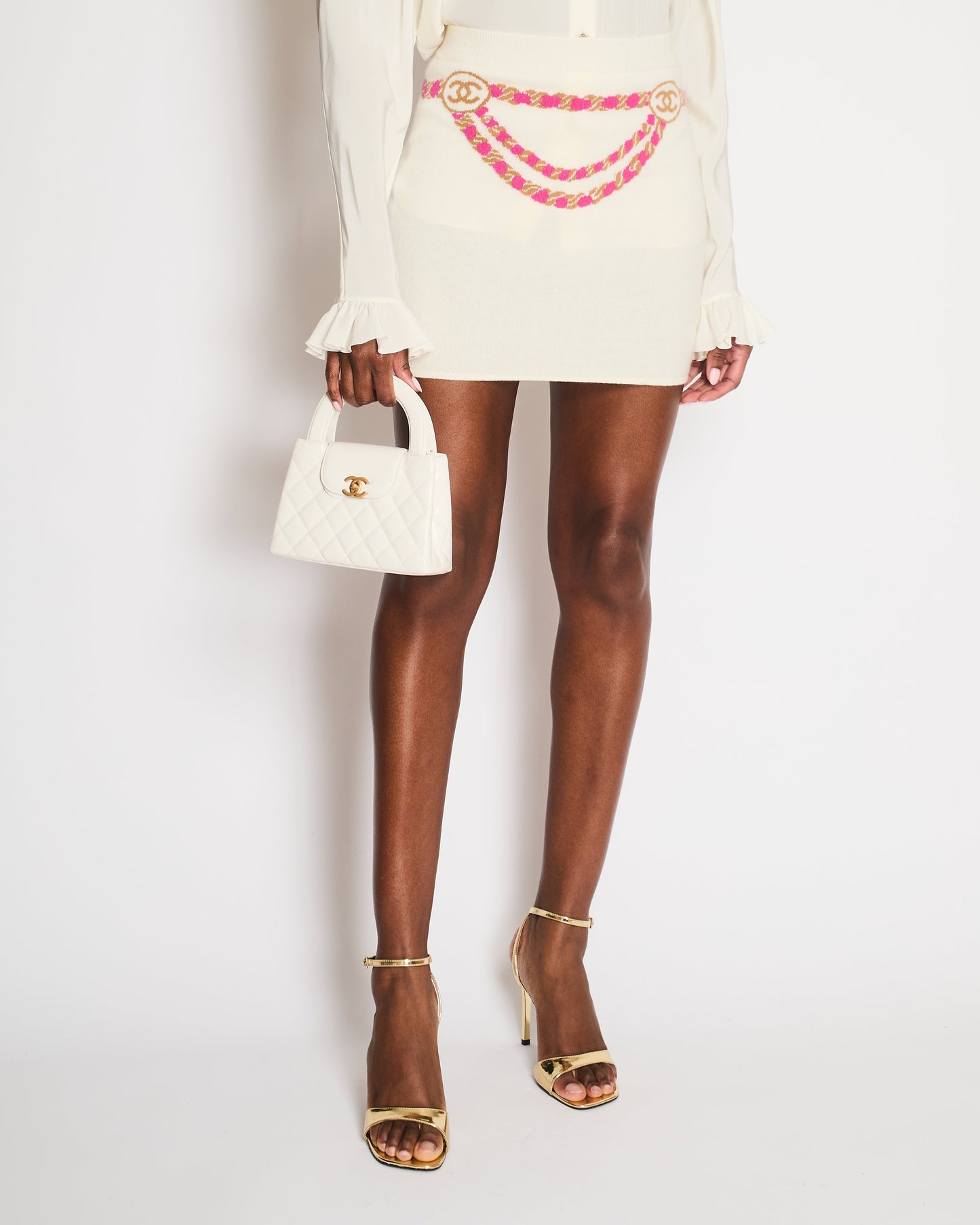Chanel 23N Coco Neige Cream Cashmere Mini Skirt with Fuchsia and Beige CC Logo Chain Pattern with Crystal Embellished CC Logo Detail Size FR 34 (UK 6)