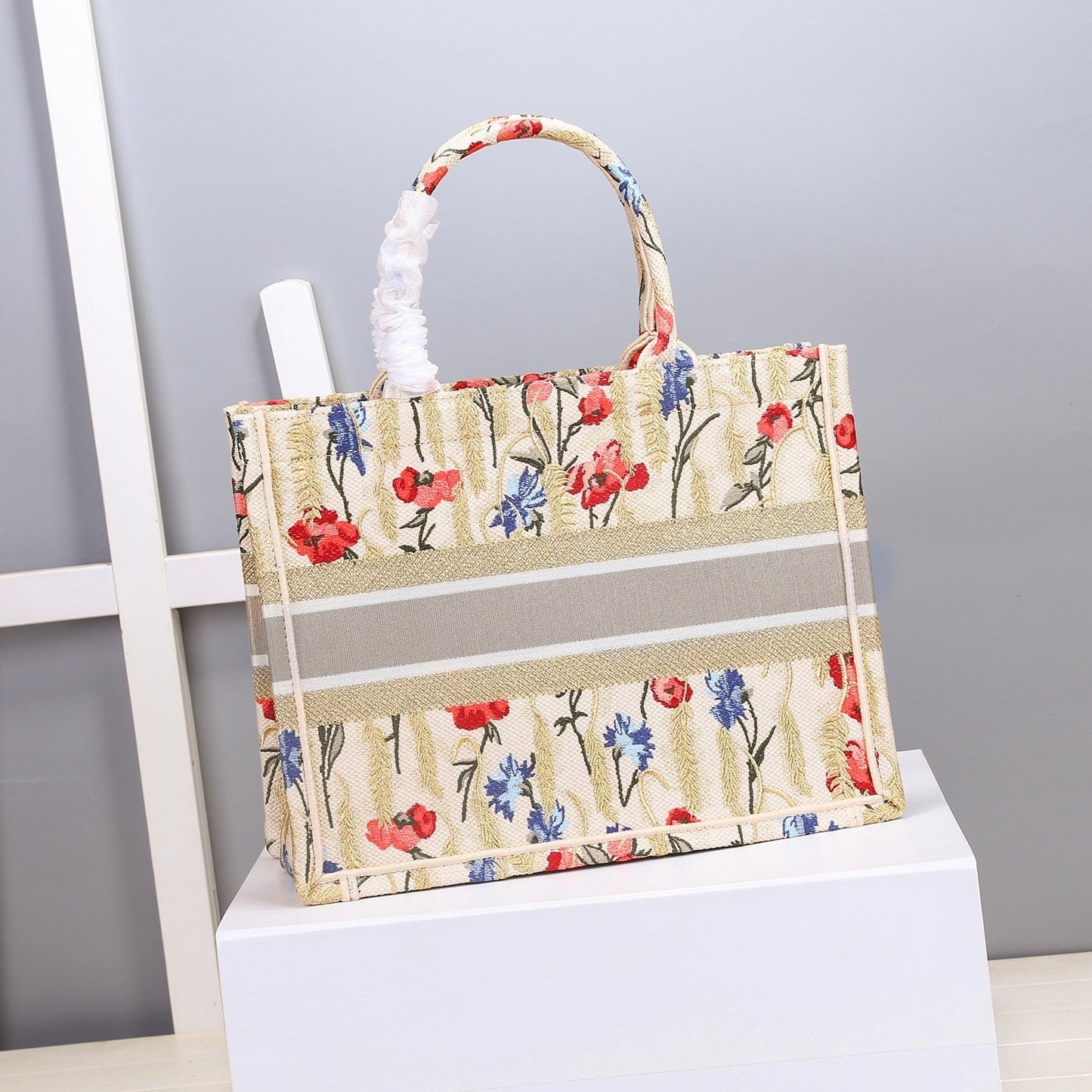 Top Quality MeTop Qualityum Book Tote Beige For Women 36cm/16.5in CD