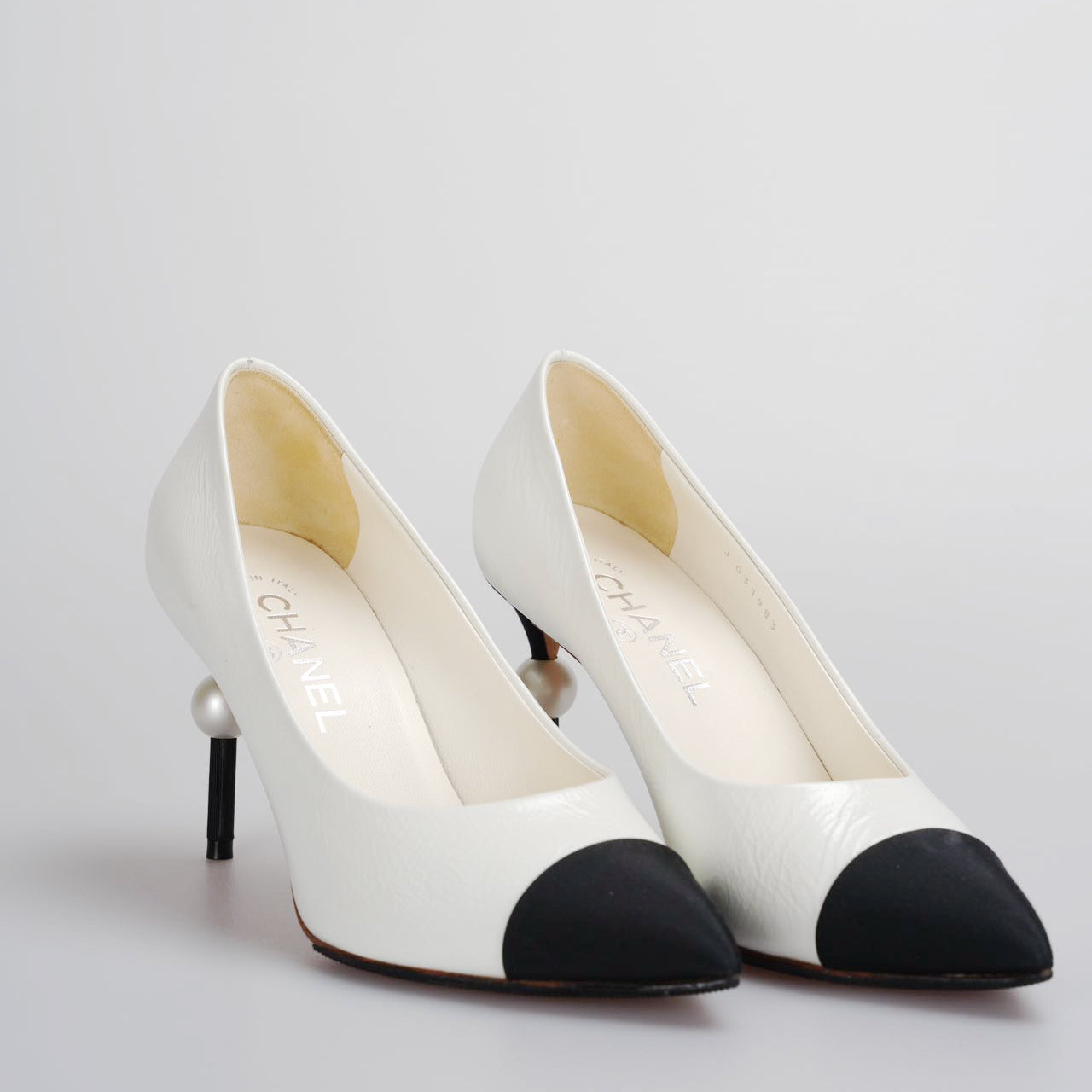 Chanel White Black Pumps with Pearl CC Logo 38