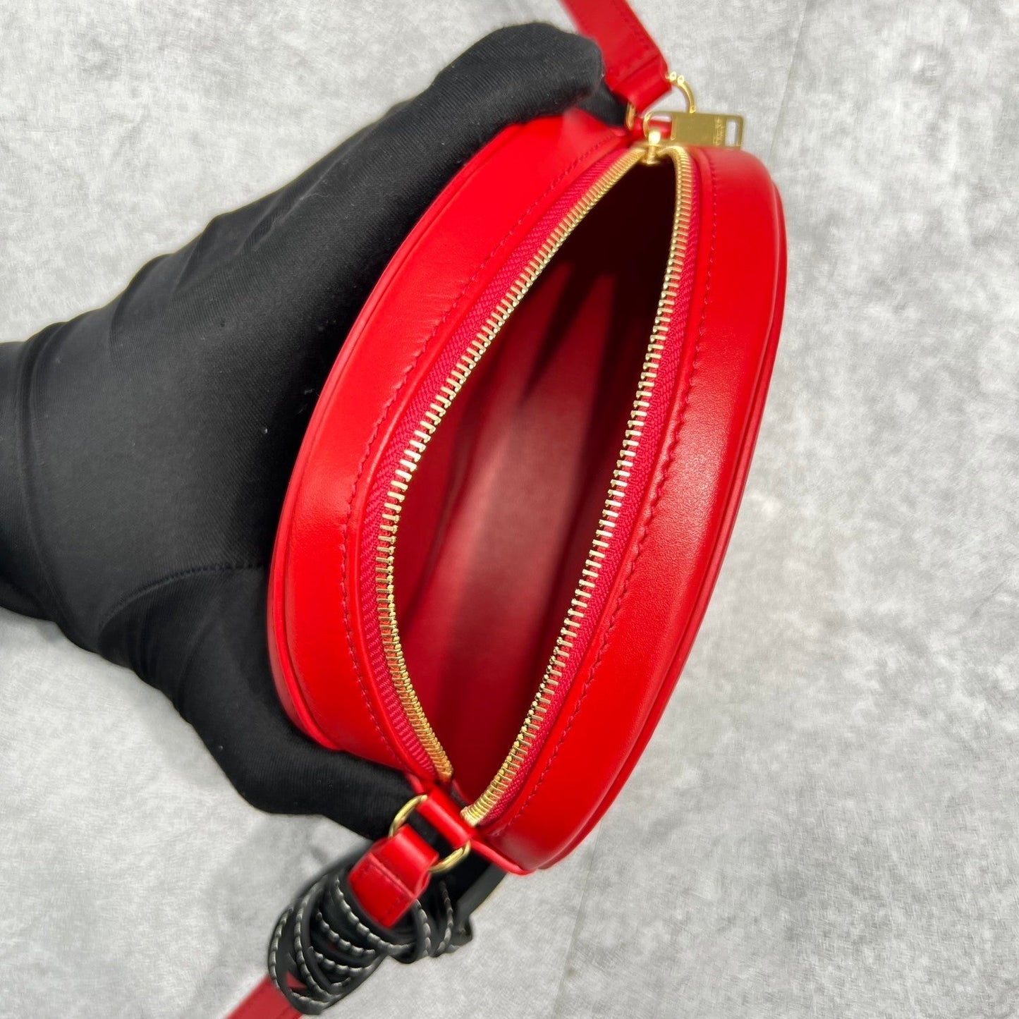 Top Quality Crossbody Oval Purse Cuir Triomphe Red For Women 6in/16cmÂ 