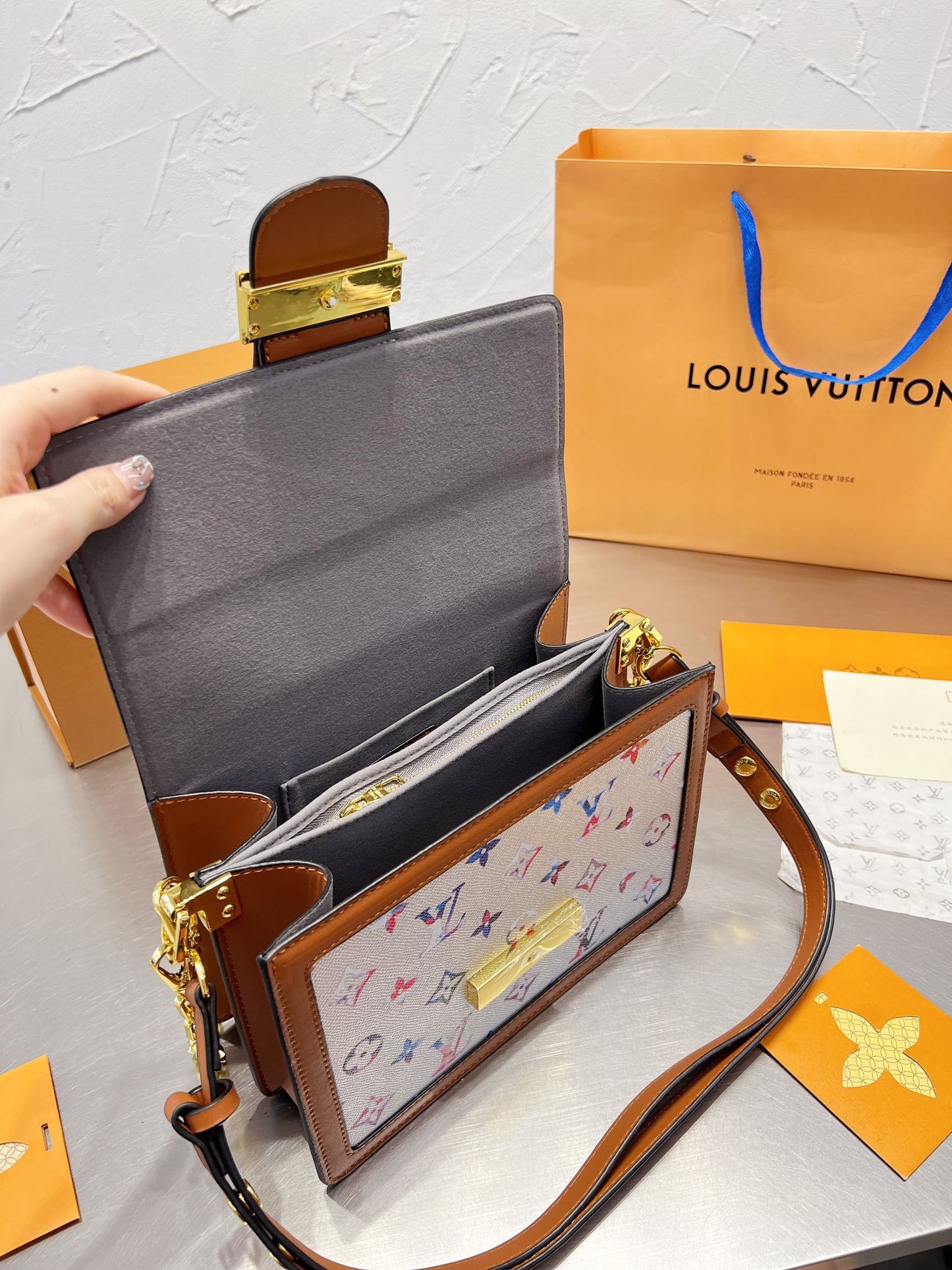 EN - New 1:1 rep Lux Bags LUV 545