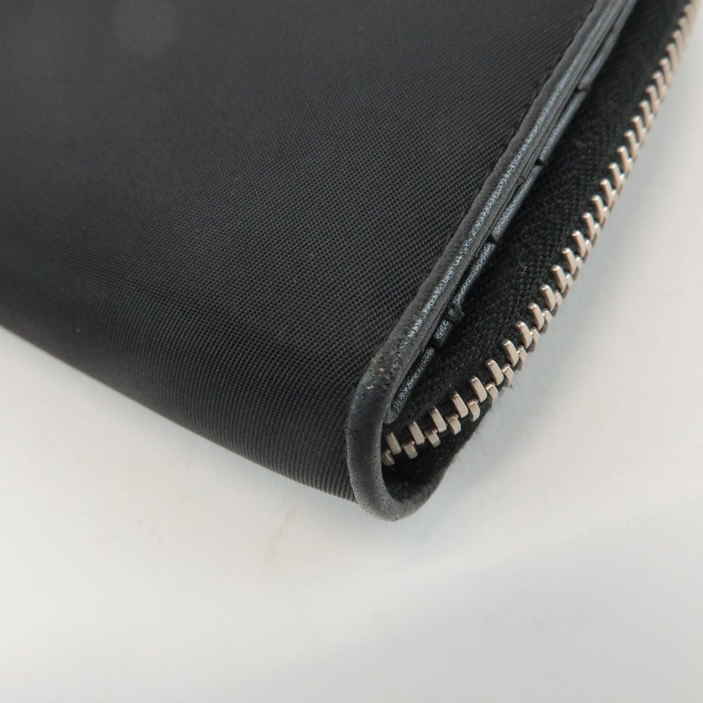 PRADA Logo Leather Round Zip Wallet Bijou Black  d