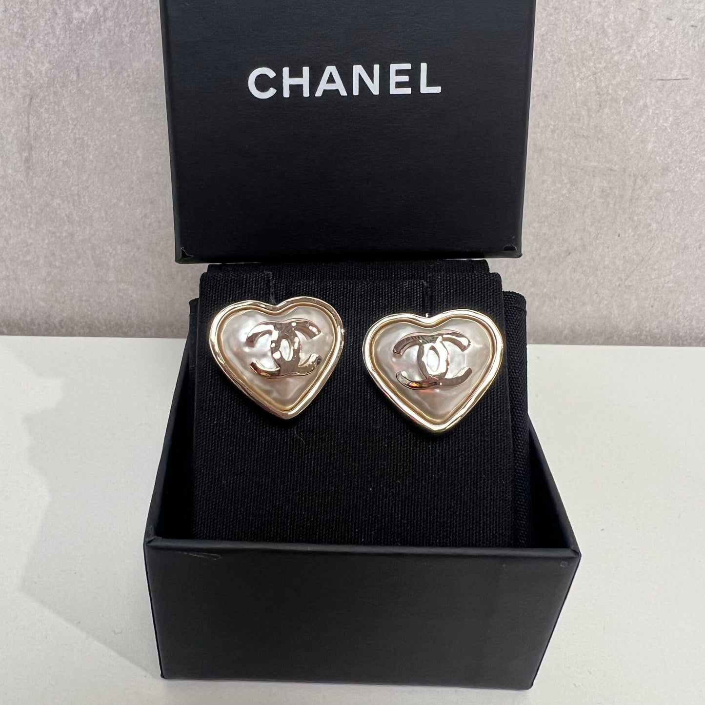 CHANEL Pearl CC Heart Earrings Gold 3352