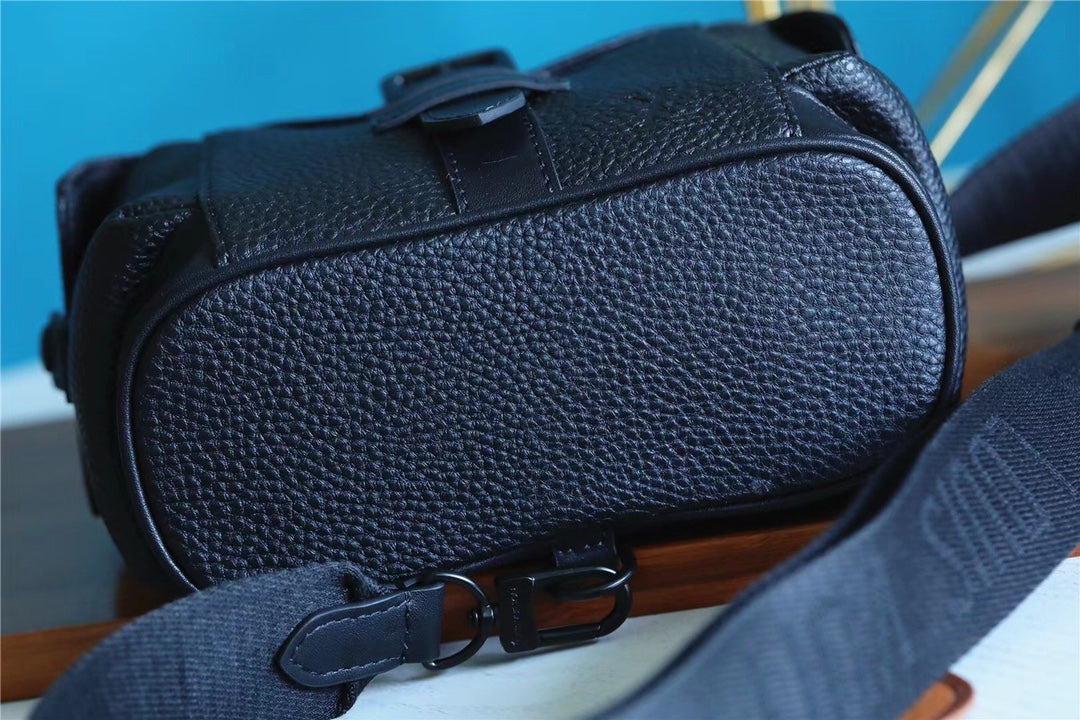 Top Quality Christopher XS Taurillon Black For Men, Bags, Shoulder And Crossbody Bags 7.7in/19.5cm Top Quality M58495