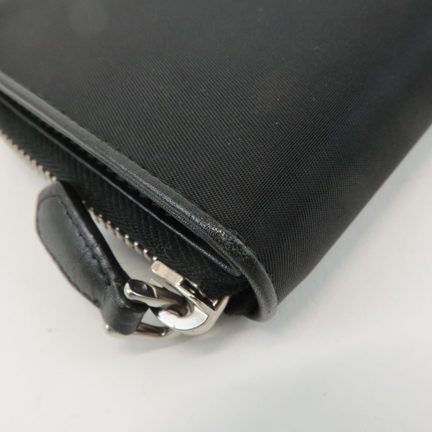PRADA Logo Leather Round Zip Wallet Bijou Black  d