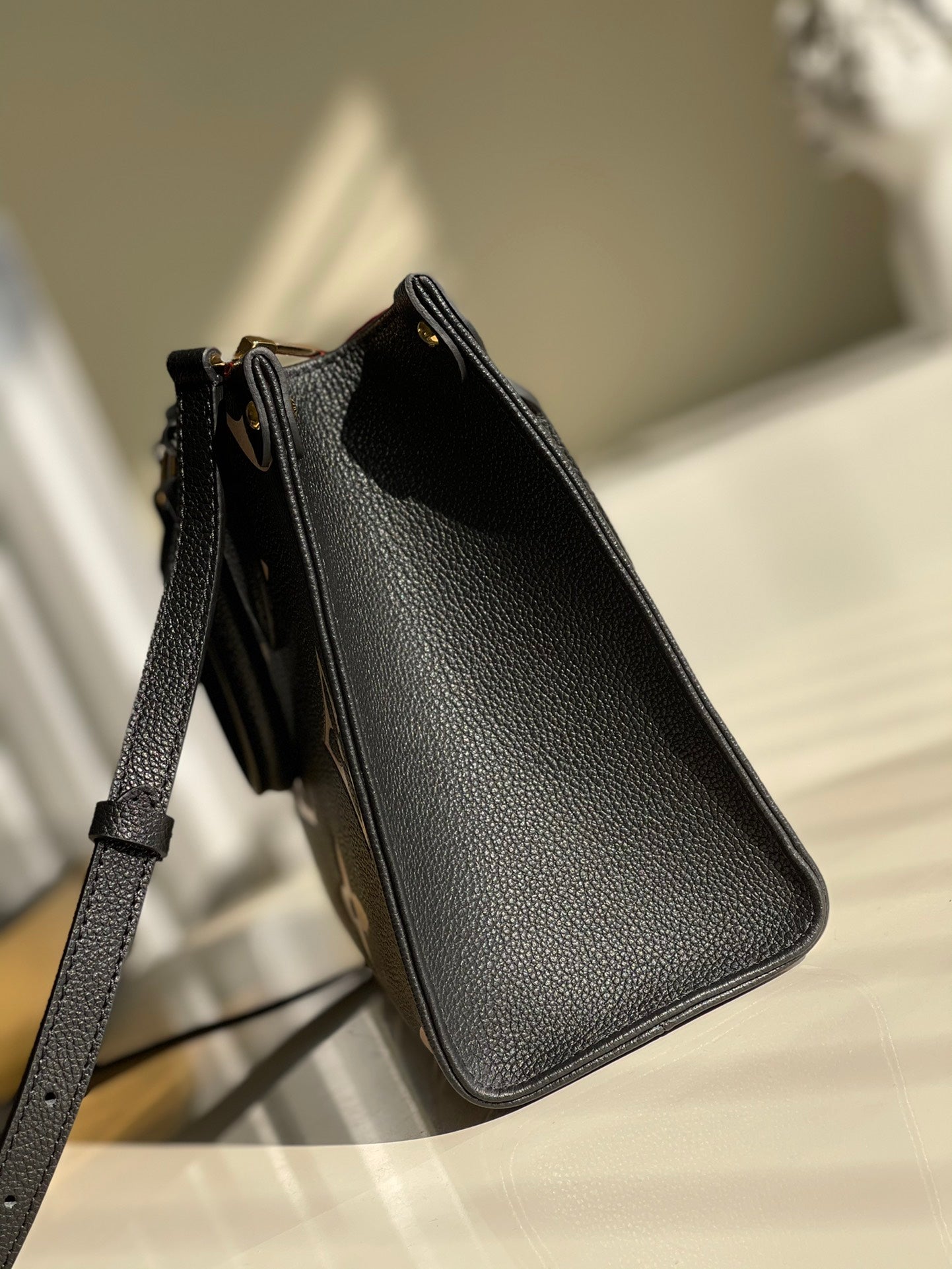 Top Quality OnTheGo PM Tote Bag Monogram Empreinte Black For Women, Womens Handbags, Shoulder And Crossbody Bags 9.8in/25cm Top Quality M45653