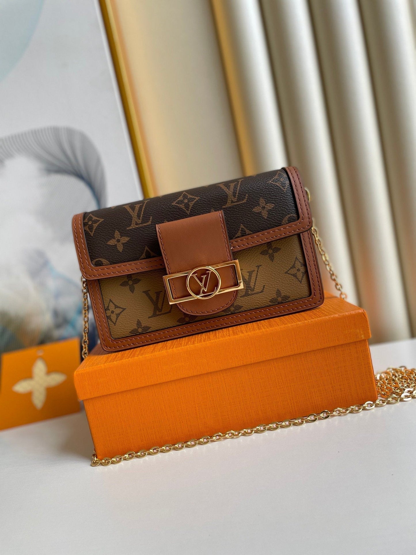 Top Quality Dauphine Chain Wallet Combines Monogram And Monogram Reverse Canvas By Nicolas Ghesquière For Women, WoWallet 19cm Top Quality M68746