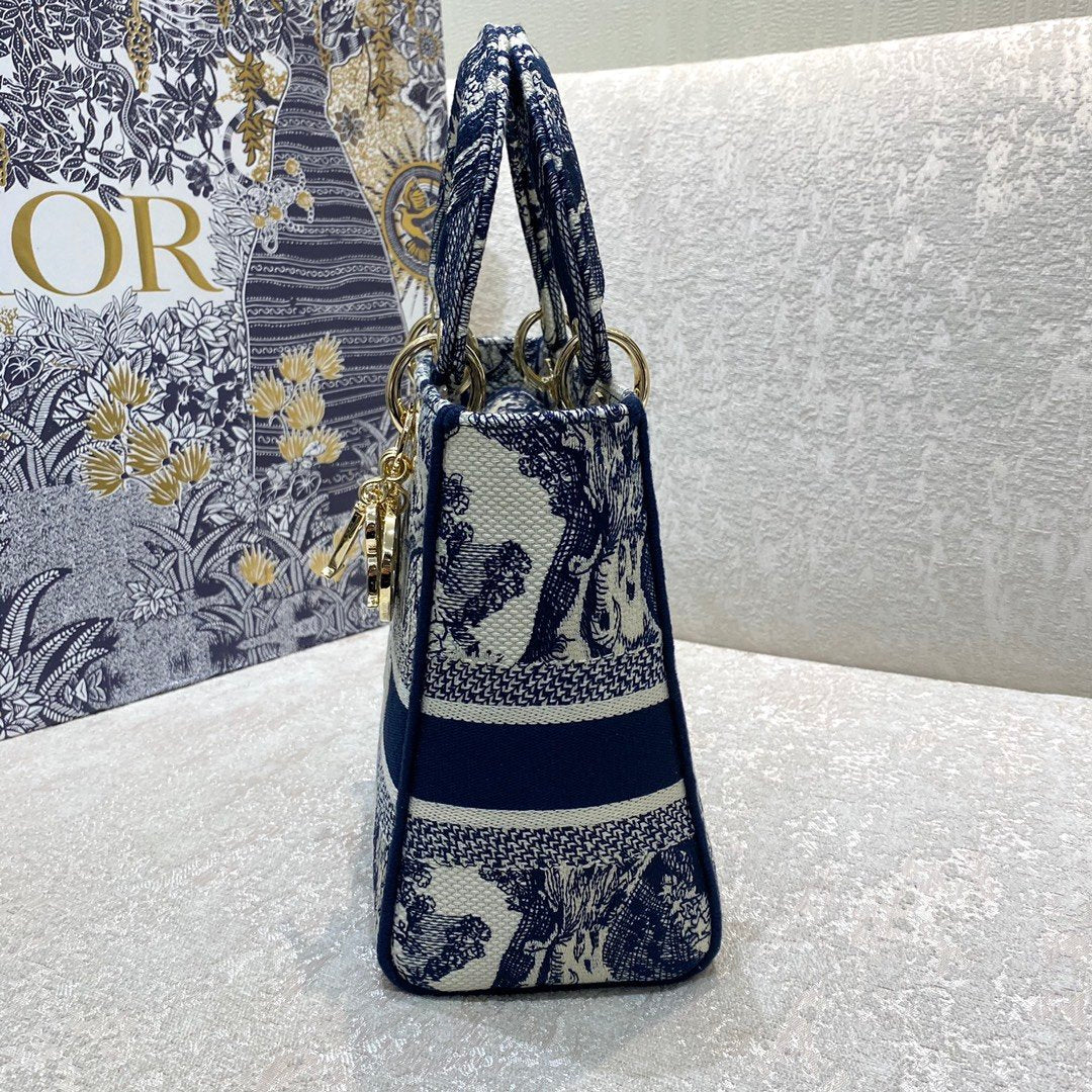 Top Quality MeTop Qualityum Lady D-Lite Bag Blue Toile de Jouy Reverse Embroidery, Blue Handbags, Crossbody Bags, 24cm CD M0565ORGO_M928