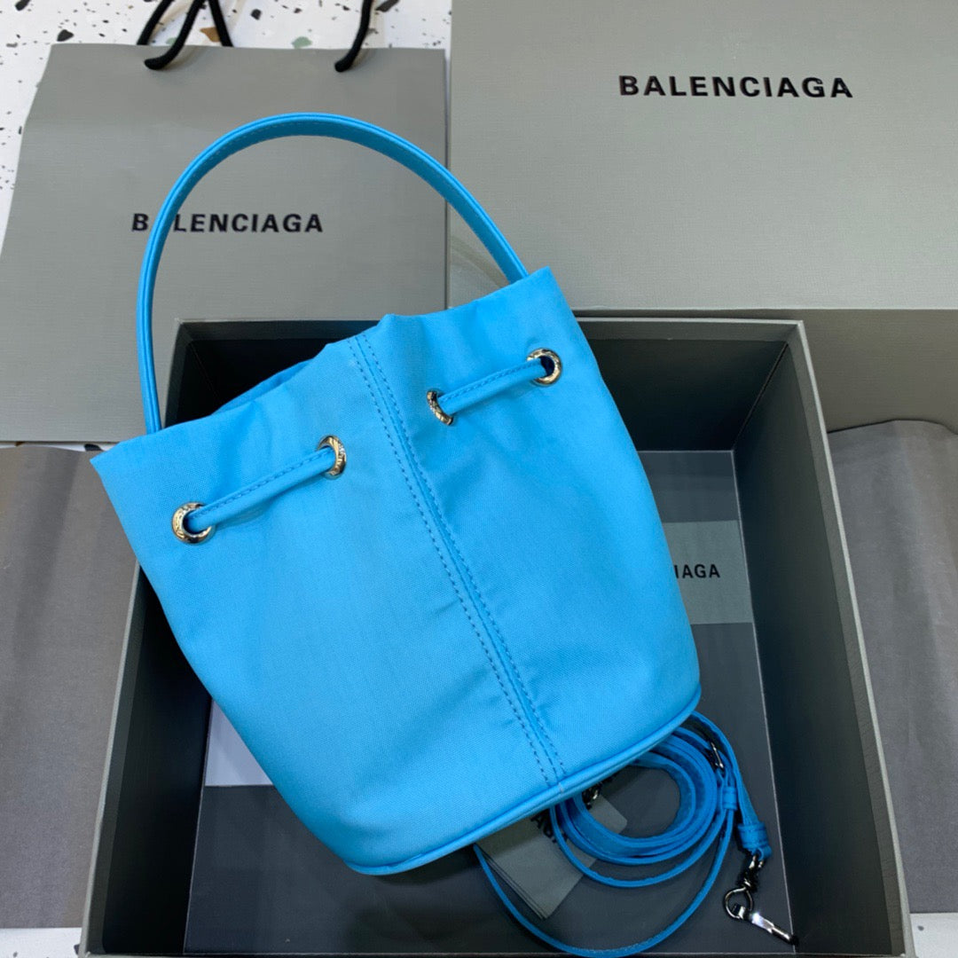 Top Quality Le Cagole MeTop Qualityum Bucket Bag In Light Blue, For Women,  Bags 11.8in/30cm