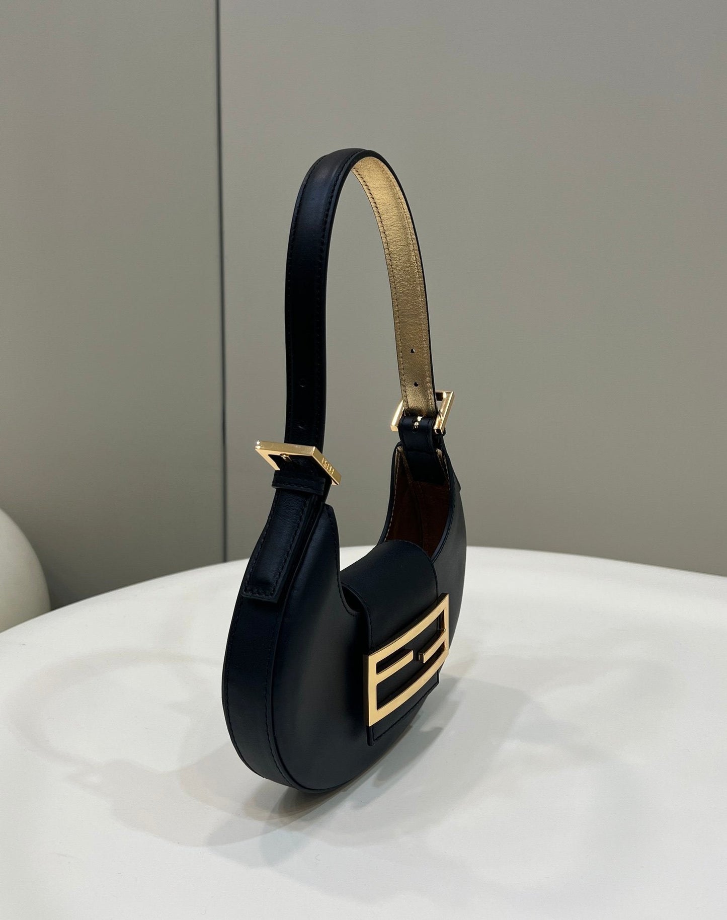 Top QualityTop Quality Cookie Black For Women, Women’s Handbags, Shoulder Bags 7in/19cm FF 8BS065AAIWF0KUR