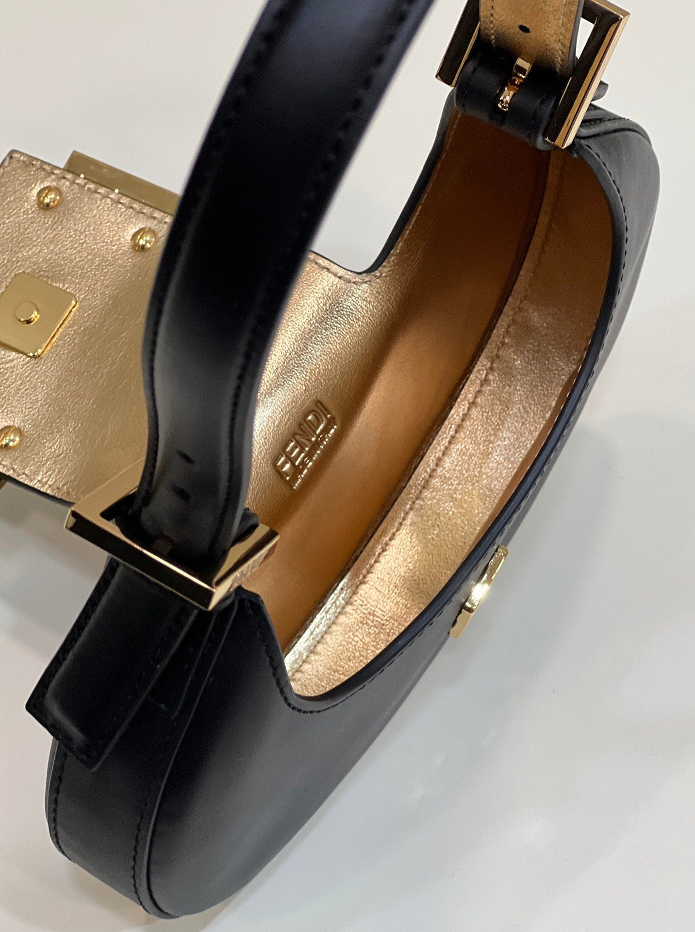 Top QualityTop Quality Cookie Black For Women, Women’s Handbags, Shoulder Bags 7in/19cm FF 8BS065AAIWF0KUR