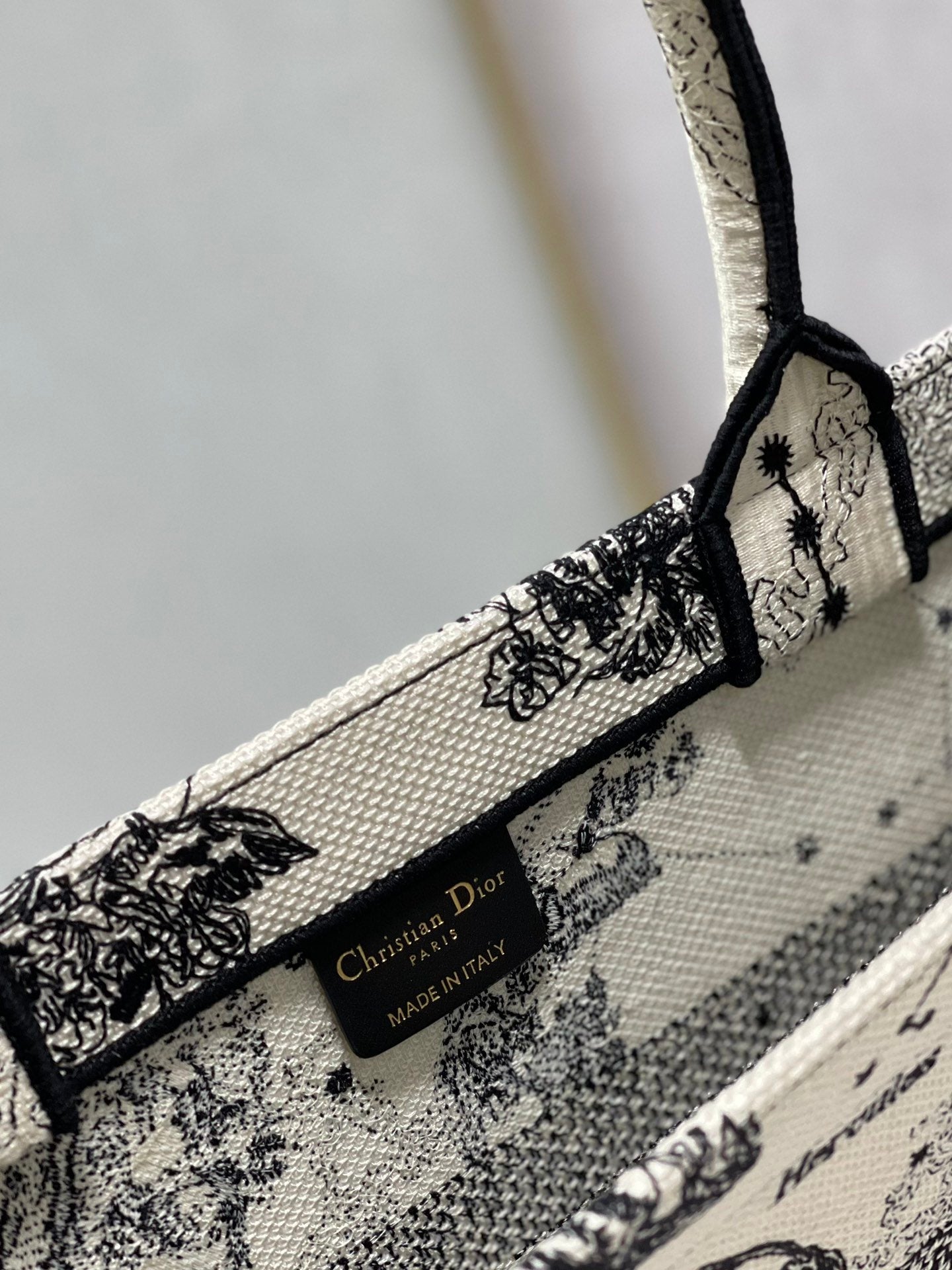Top Quality MeTop Qualityum Book Tote Bag, Black/White, For Women Womens Handbags, Shoulder Bags, 36cm CD M1296ZRHZ_M941