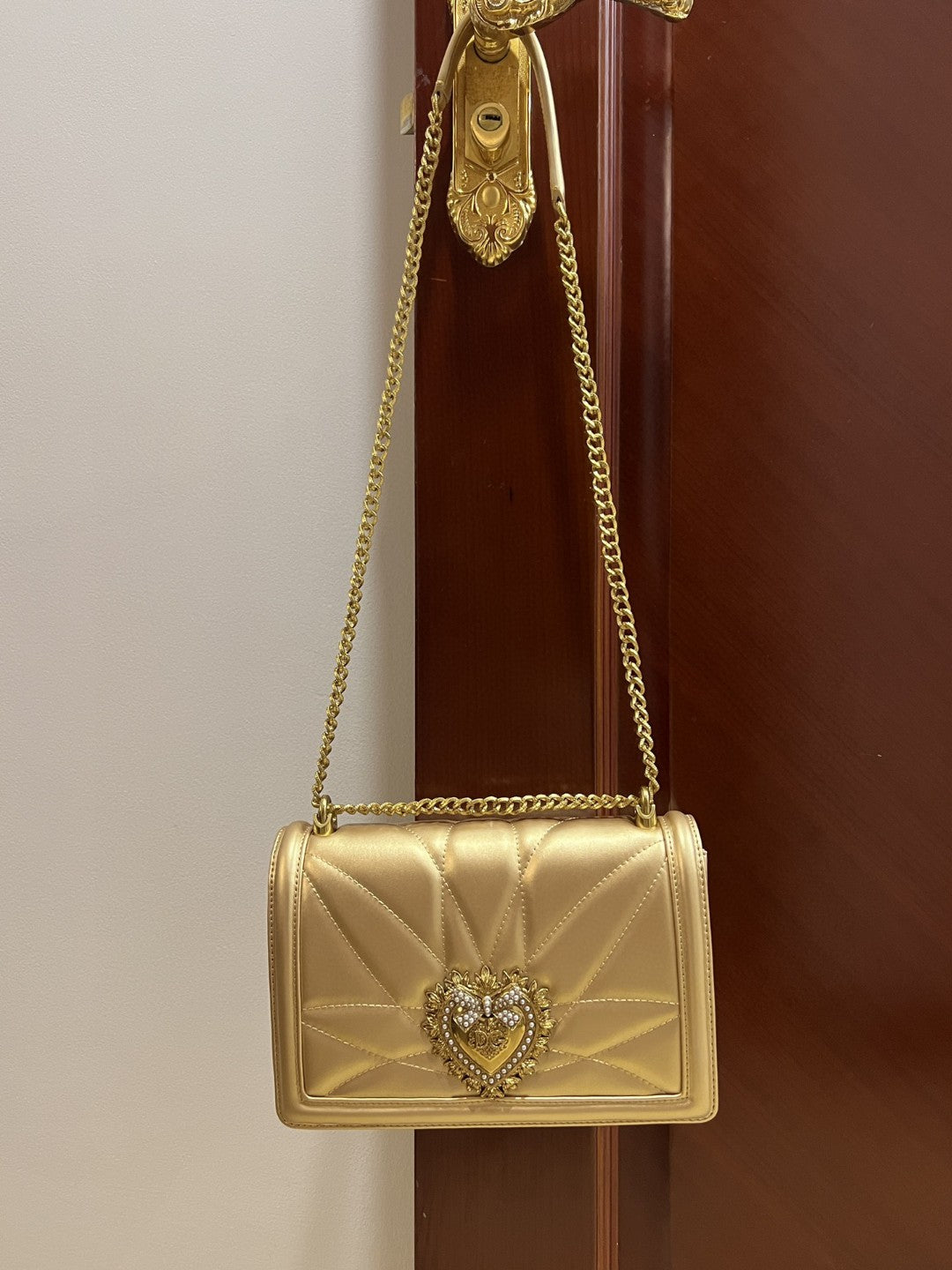 Top Quality Large Devotion Bag In Quilted Nappa Gold For Women 10in/26cm Top Quality