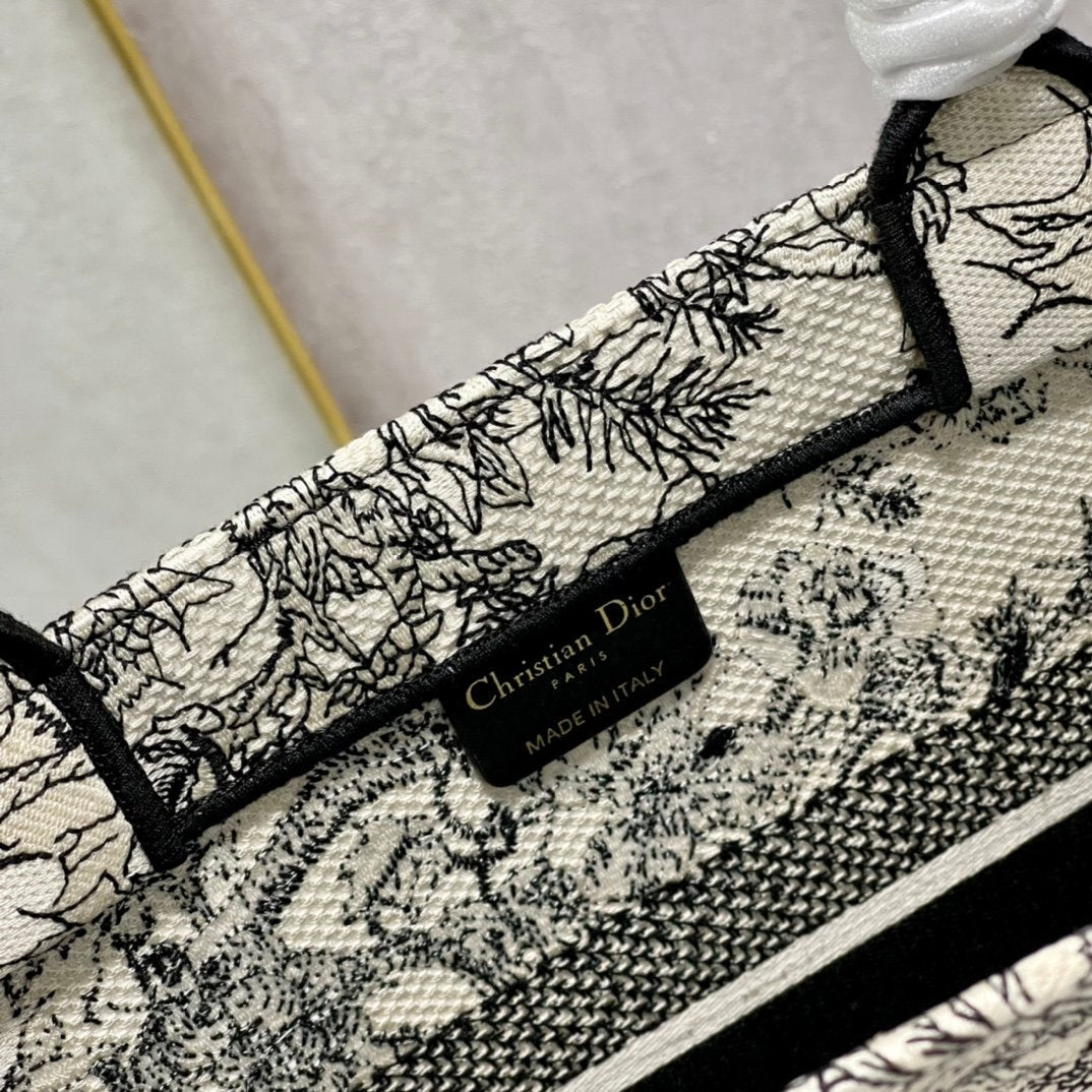 Top Quality MeTop Qualityum Book Tote Blue Toile de Jouy Flowers Embroidery, Blue/White, For Women Womens Handbags, Shoulder Bags, 36cm CD