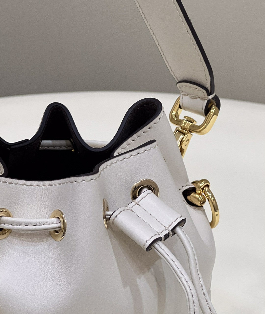 Top QualityTop Quality Mon Tresor White Mini-bag with stitching For Woman 18cm/7in 8BS010AGV0F0K7E
