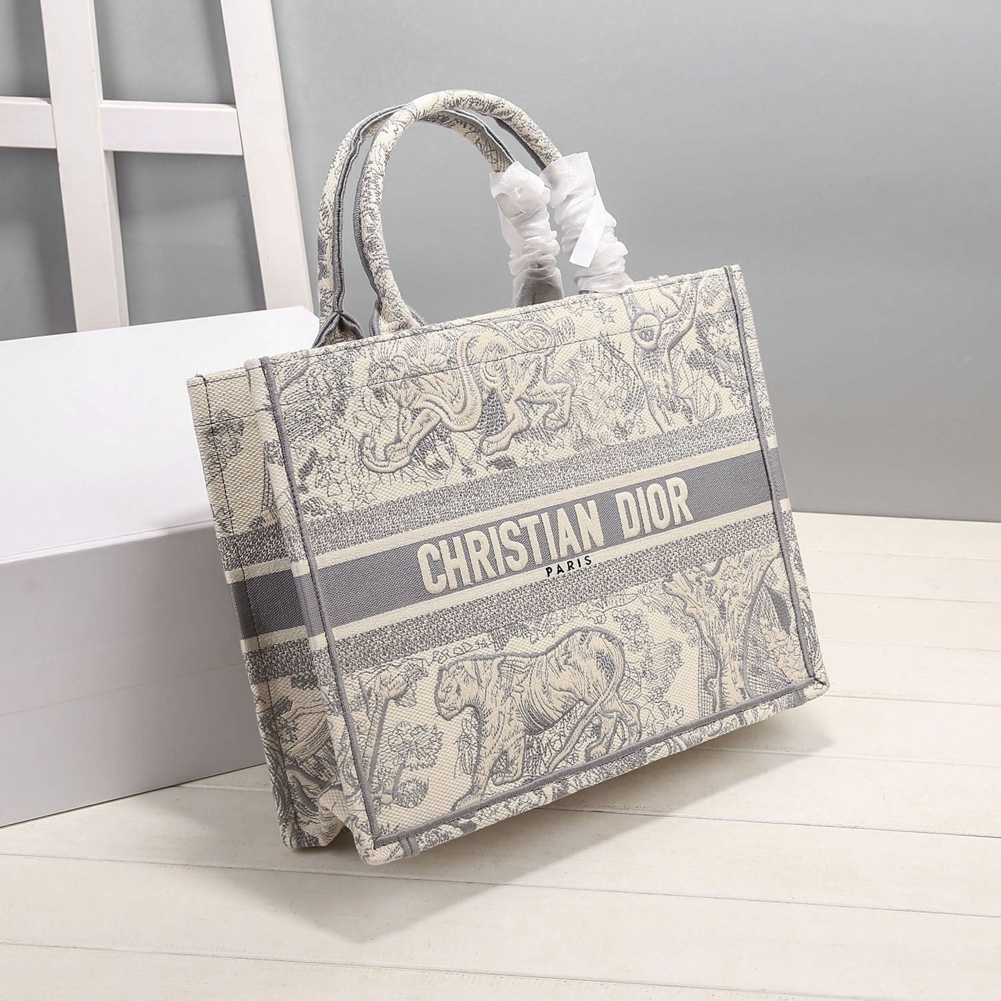 Top Quality MeTop Qualityum Book Tote Gray, For Women, Womens Handbags 14in/36cm CD M1296ZTDT_M932
