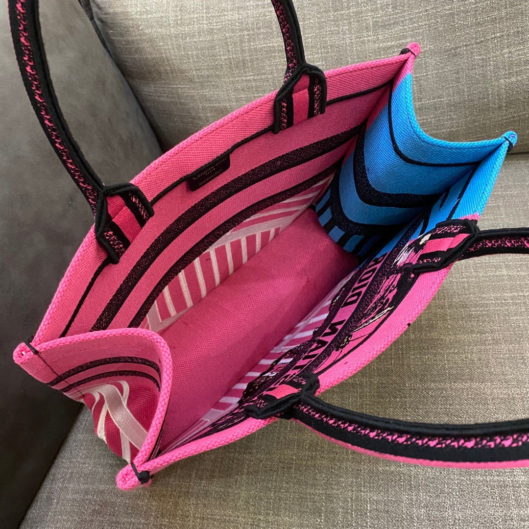 Top Quality MeTop Qualityum Book Tote Bright Blue and Bright Pink D-Jungle Pop Embroidery, Blue/Pink, For Women Womens Handbags Shoulder Bags, 36cm CD M1296ZRON_M885