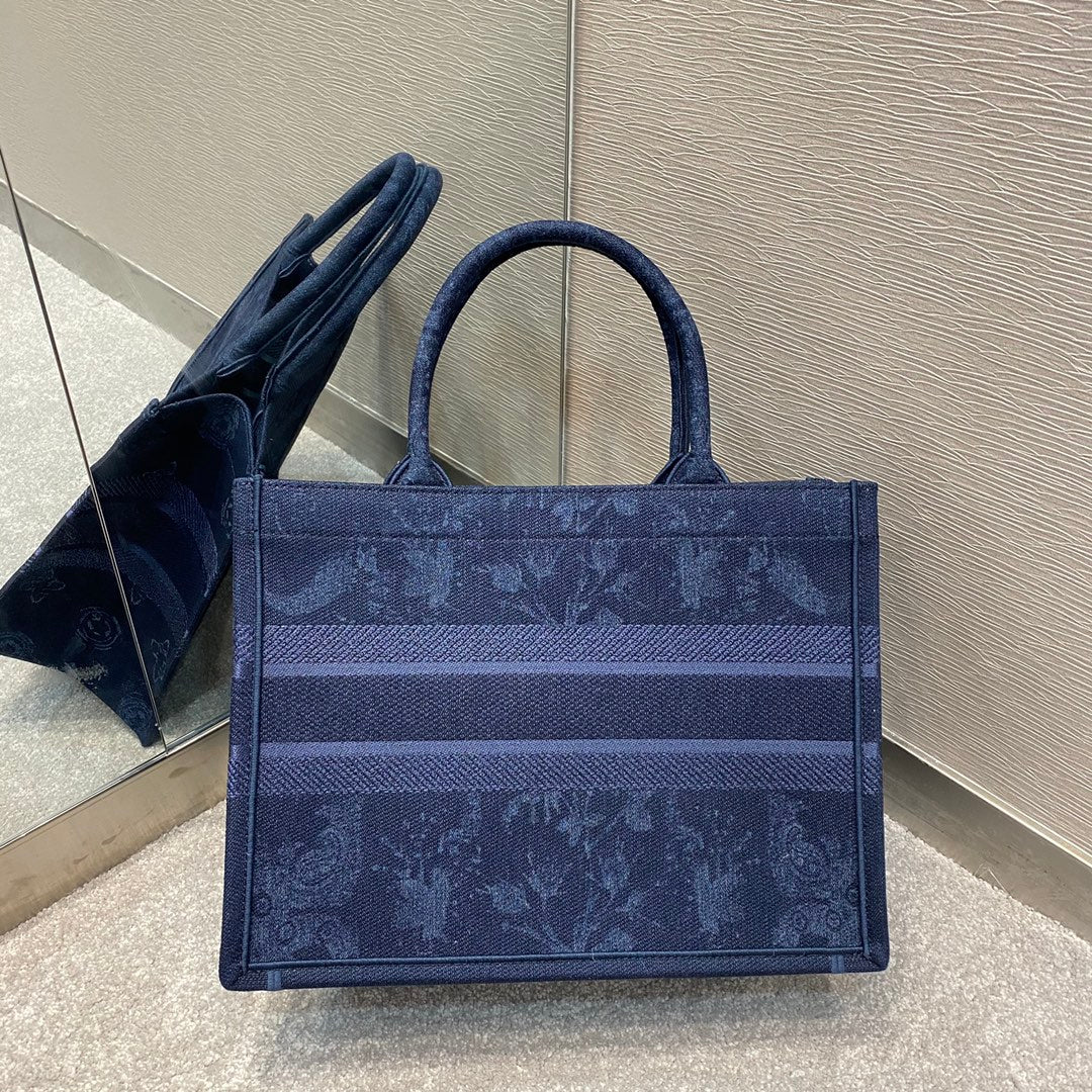 Top Quality MeTop Qualityum Book Tote Blue For Women 36cm/16.5in CD