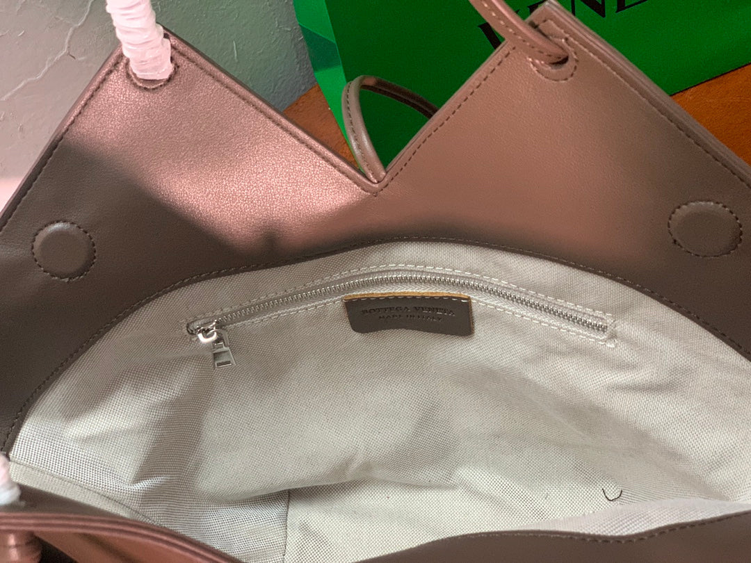 Top Quality Shoulder Bag Dark Brown, For Women, Women’s Bags 17.7in/45cm