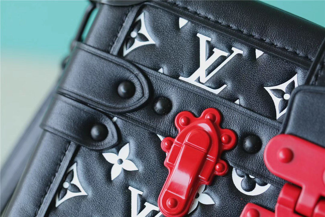 Top Quality Petite Malle Embossed And Foamed Black/ White For Women,  Shoulder And Crossbody Bags 7.9in/20cm Top Quality M59638