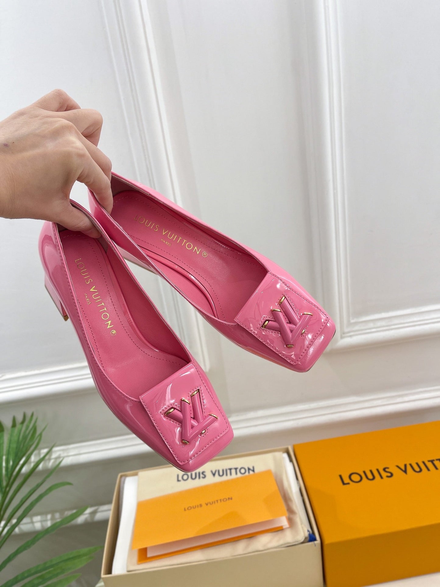New 1:1 rep LUV High Heel Shoes 035