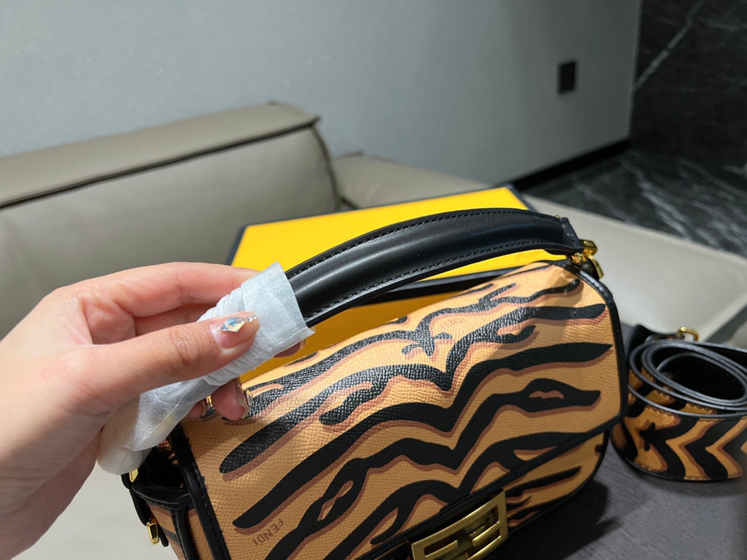 EN - New 1:1 rep  Bags FEI 251