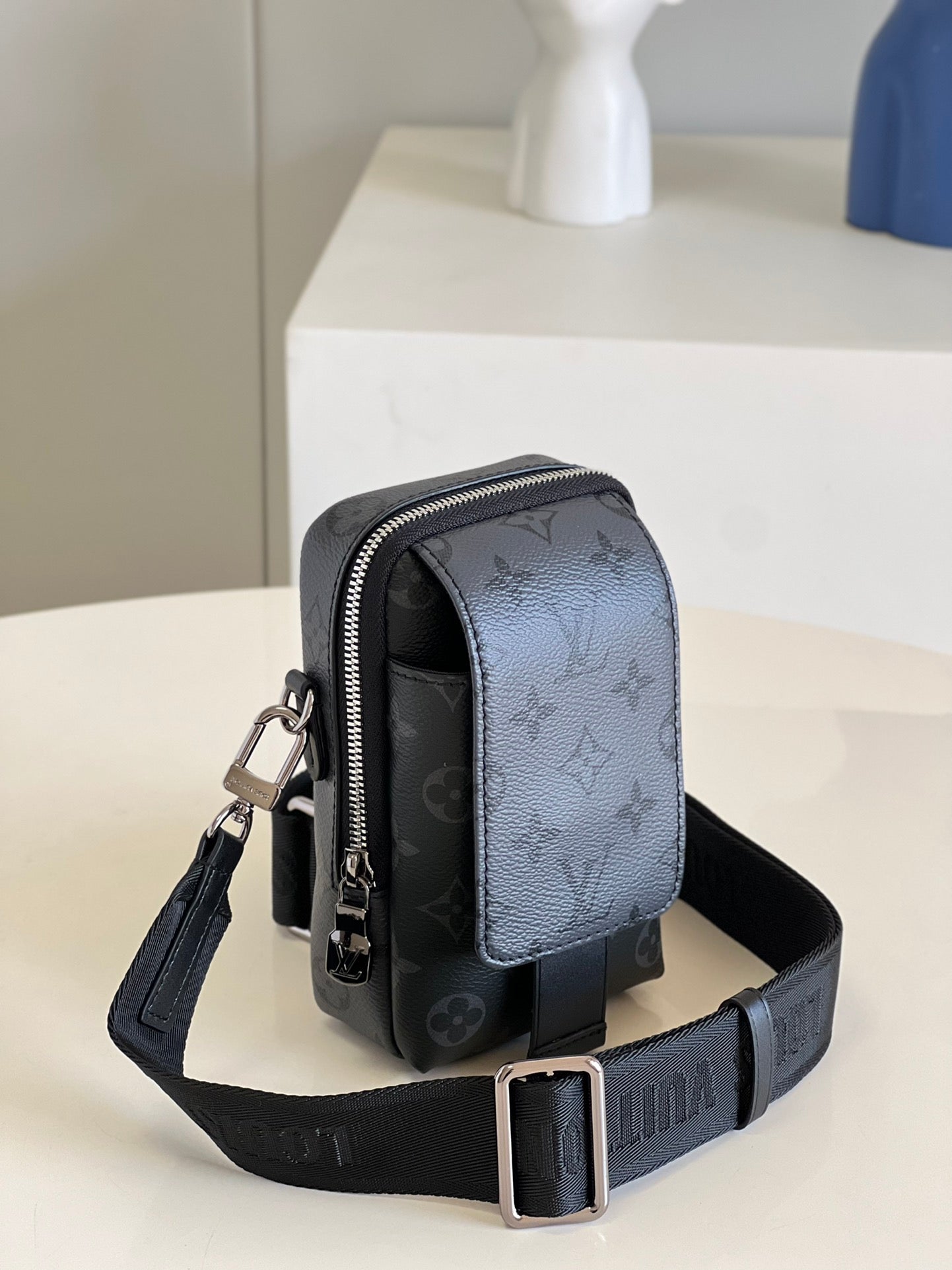 Top Quality Double Phone Pouch Monogram Eclipse Reverse Canvas For Men, Bags, Crossbody Bags 7.1in/18cm Top Quality M81321