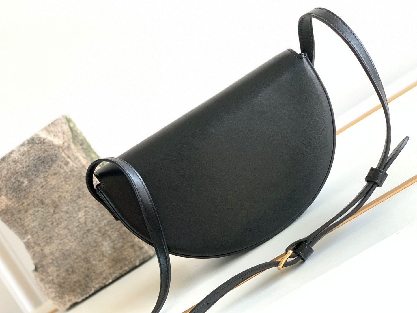 Top Quality BesaTop Quality Cuir Triomphe Bag Black For Women 9in/23cm 
