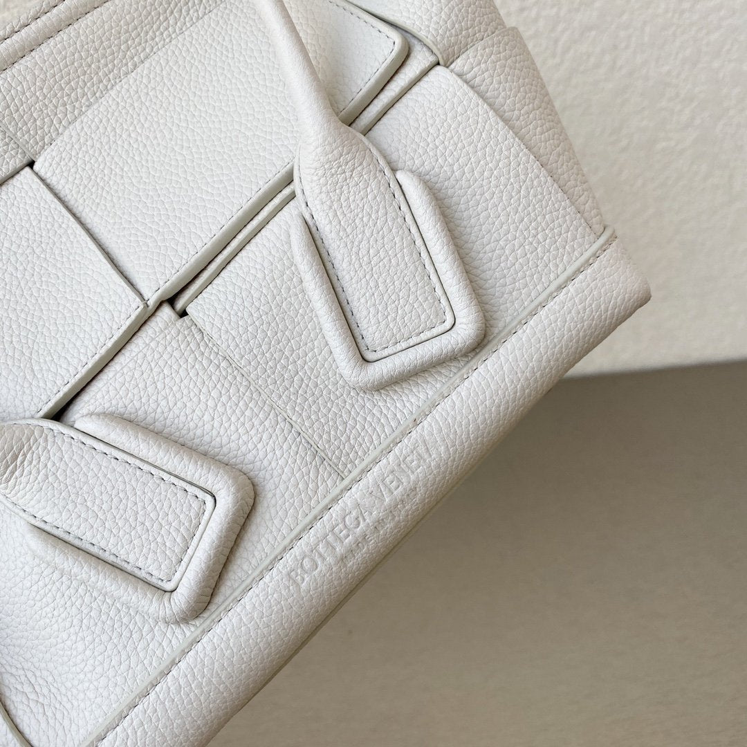 Top Quality Mini Arco White, For Women, Women’s Bags 11.4in/29cm 600606VMAP19005
