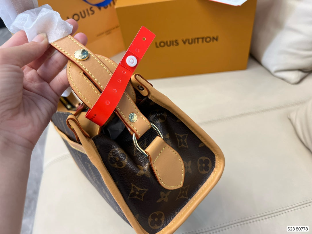 EN - New 1:1 rep Lux Bags LUV 556