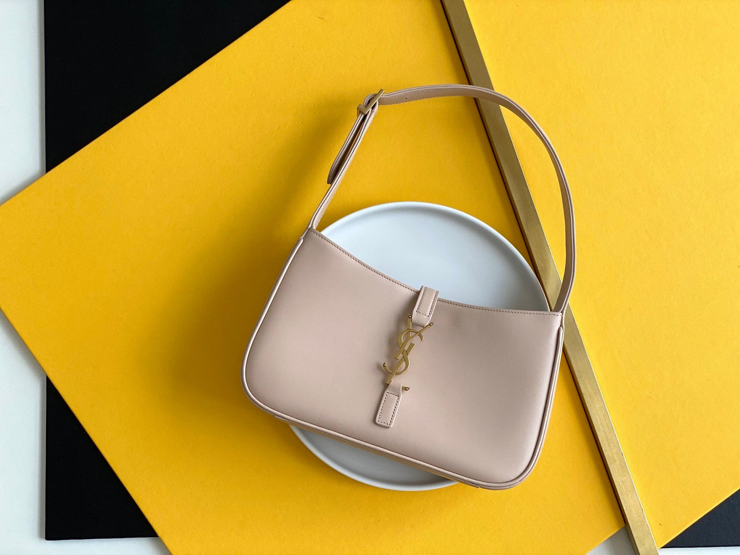 Top Quality LE 5 À 7 Hobo Bag Light Ivoire For Women 9in/23cm YSL