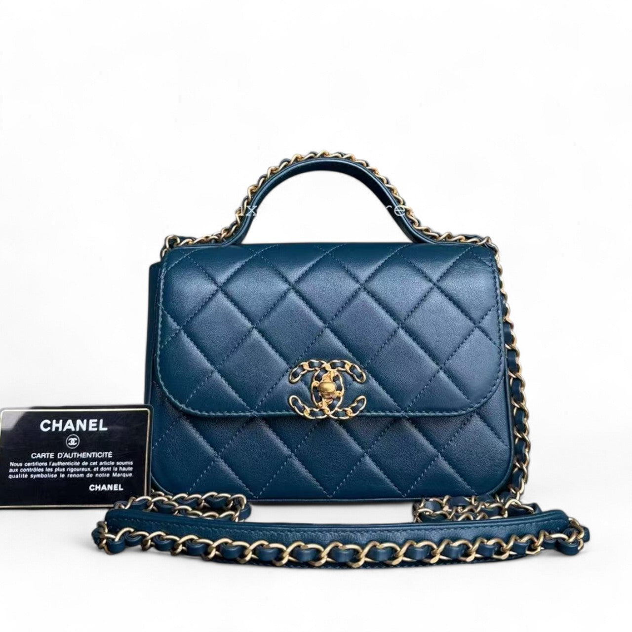 *Un d* Chanel 19 Flap - C19 With Top Handle 19 Bag Quilted Lambskin Blue Gold Hardware Series 28