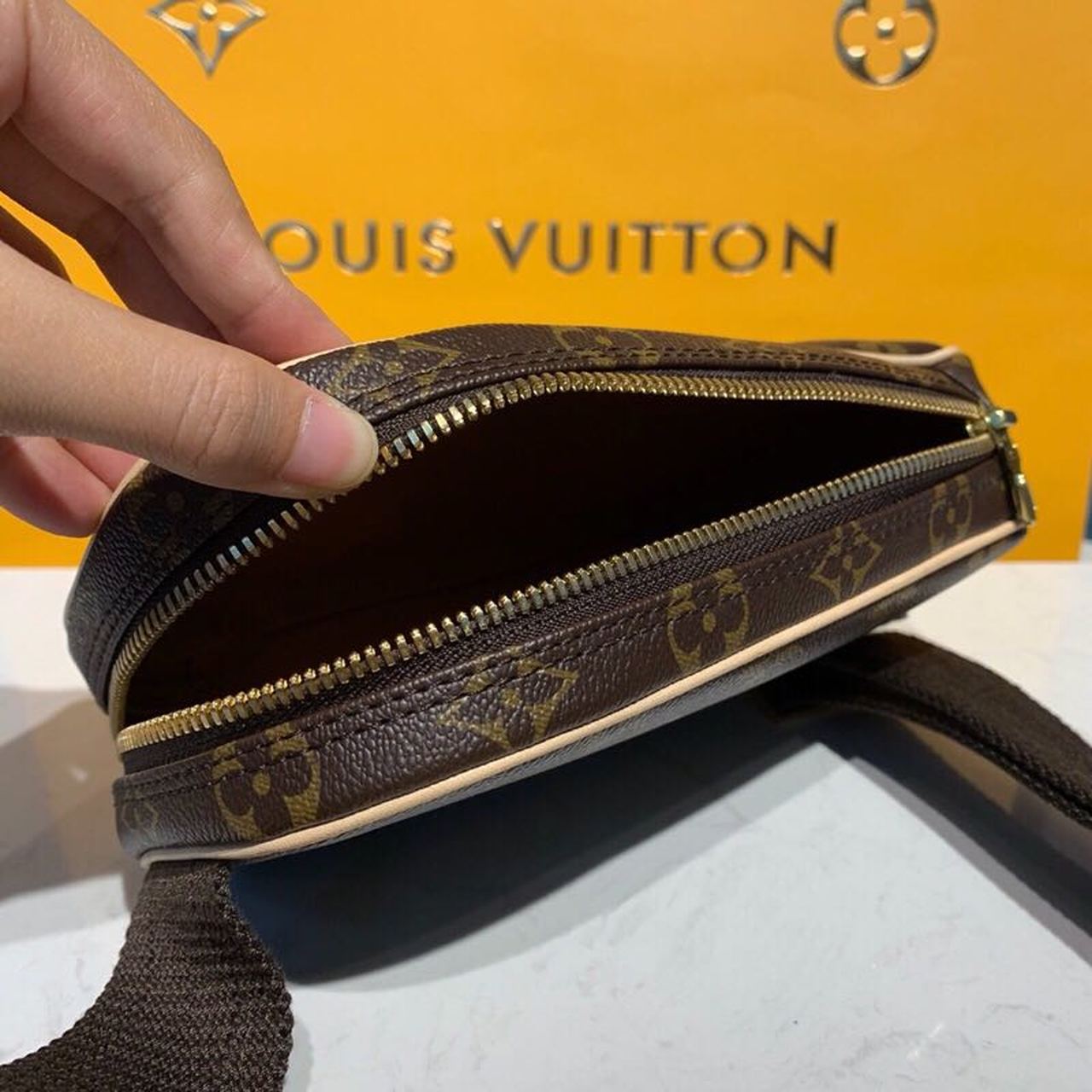 Top Quality Pochette Gange Monogram Canvas For Women, WoBags, Crossbody Bags 9.1in/23.1cm Top Quality M51870