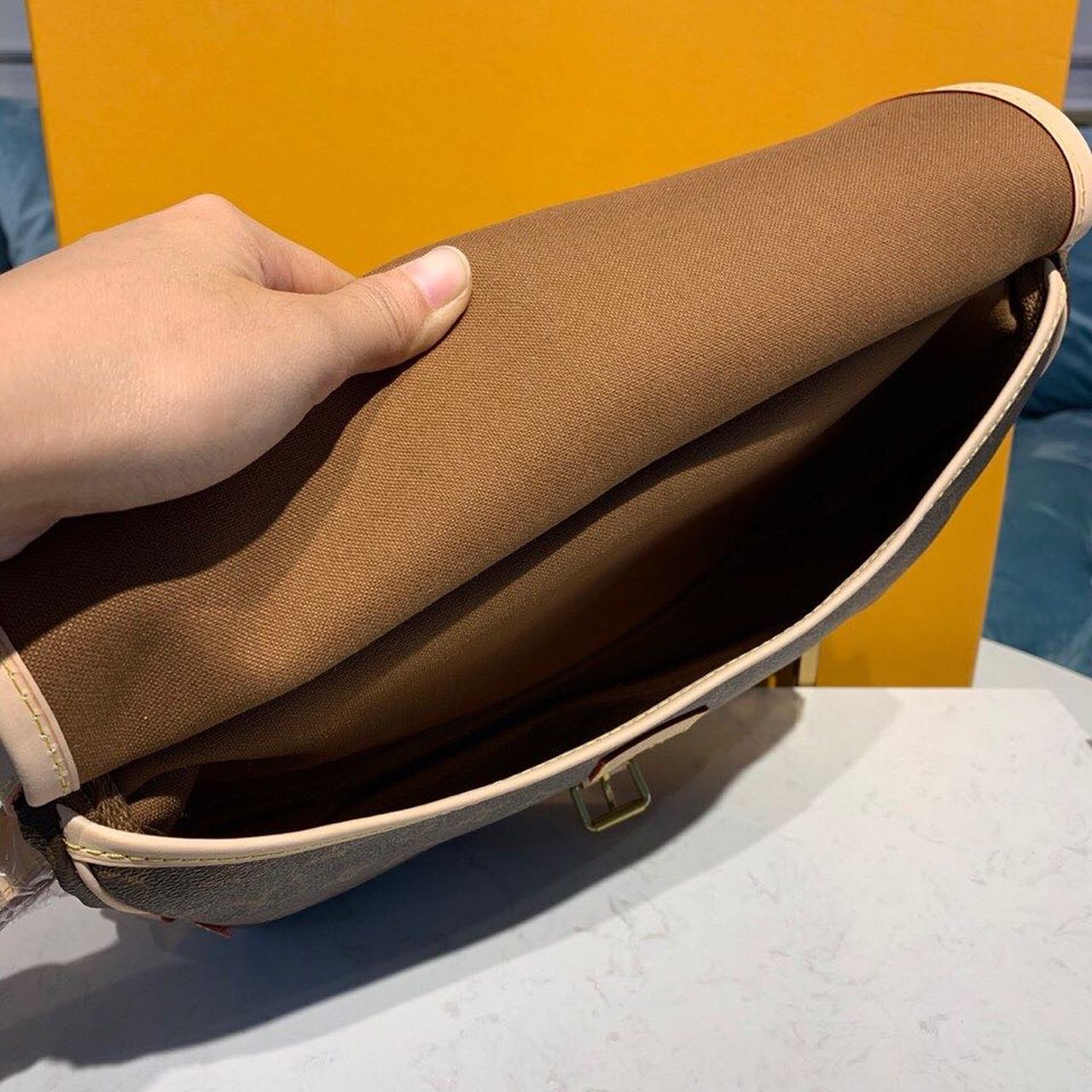 Top Quality Saumur MM Monogram Canvas For Women, Womens Handbags, Shoulder And Crossbody Bags 11.8in/30cm Top Quality M40710
