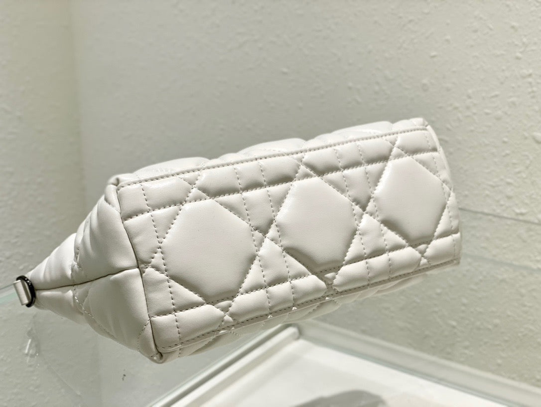 Top Quality MeTop Qualityum DYORTravel Nomad Pouch White, For Women, Womens Handbags 8.5in/22cm CD S5554BMIG_M030