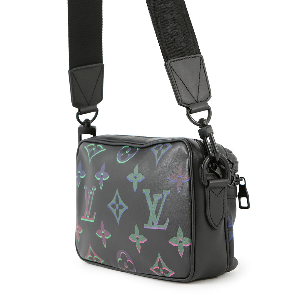 LOUIS VUITTON comet messenger NoirM22495 Calf Leather Monogram・Pattern Size PM