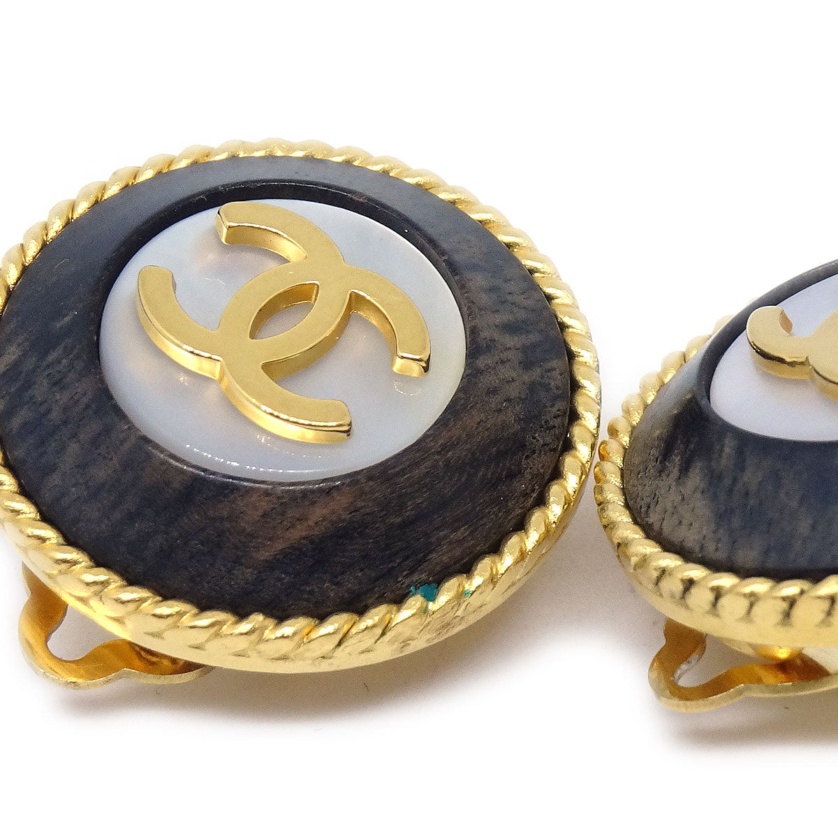 Chanel 1995 Mother-of-pearl Rope Edge Earrings Clip-On