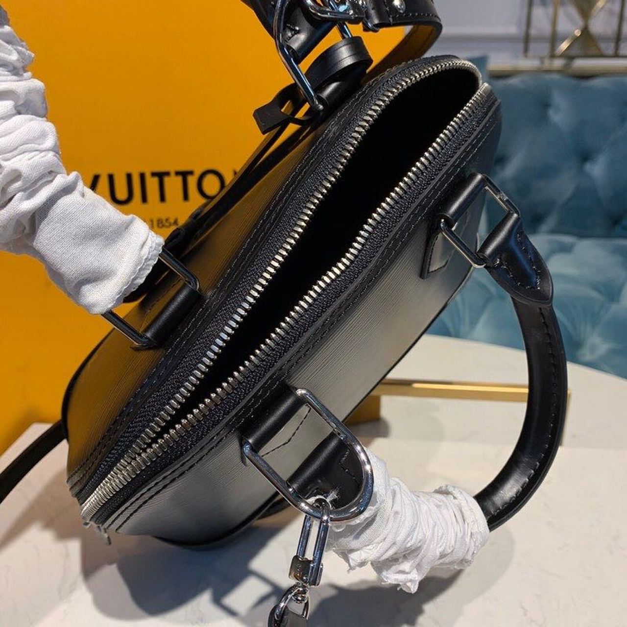 Top Quality Alma BB Epi Black For Women,  Shoulder And Crossbody Bags 9.2in/23.5cm Top Quality M40862