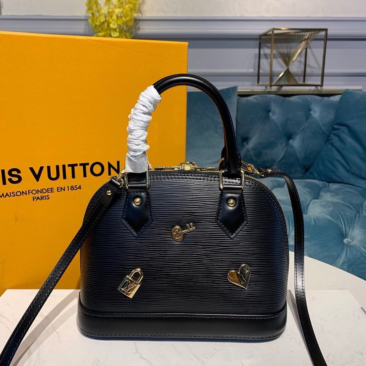 Top Quality Alma BB Epi Black For Women,  Shoulder And Crossbody Bags 9.2in/23.5cm Top Quality M52884