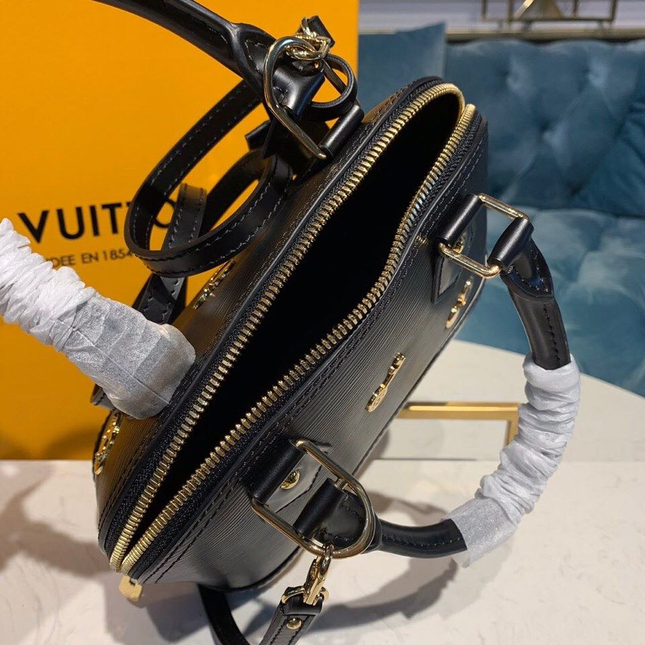 Top Quality Alma BB Epi Black For Women,  Shoulder And Crossbody Bags 9.2in/23.5cm Top Quality M52884