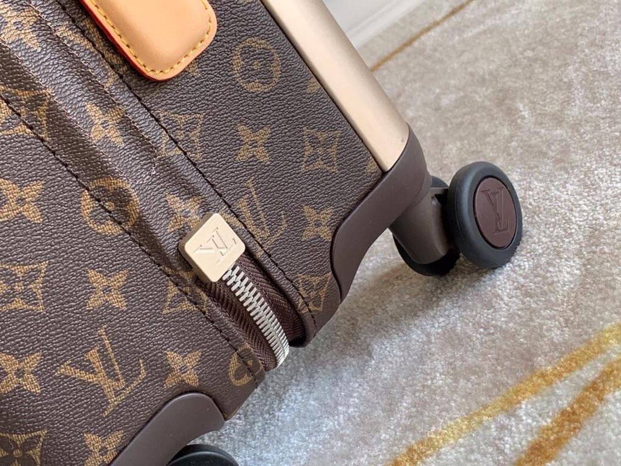 Top Quality Horizon 55 Monogram Canvas For Women, WoLuGucciage 21.7in/55cm Top Quality M23203
