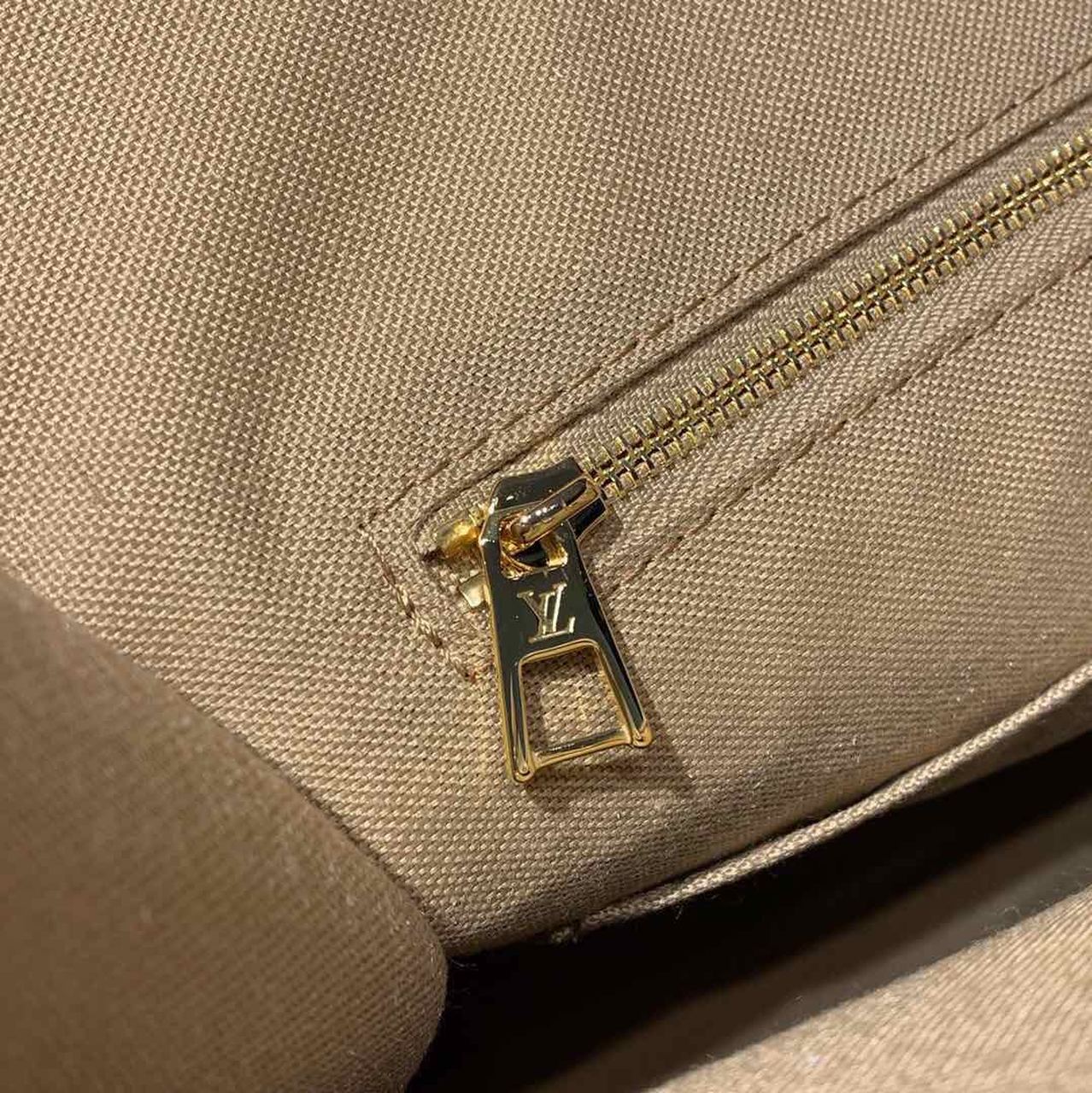 Top Quality OnTheGo GM Tote Bag Monogram Giant Canvas Khaki/Cream/Beige For Women,  Shoulder Bags 16.3in/41.5cm Top Quality M44571