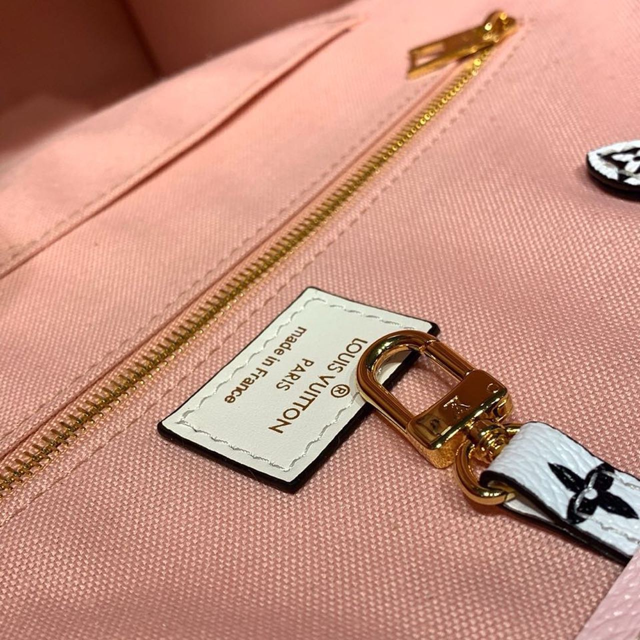 Top Quality OnTheGo GM Tote Bag Monogram Giant Canvas Red/Pink/Yellow For Women,  Shoulder Bags 16.3in/41.5cm Top Quality M44569