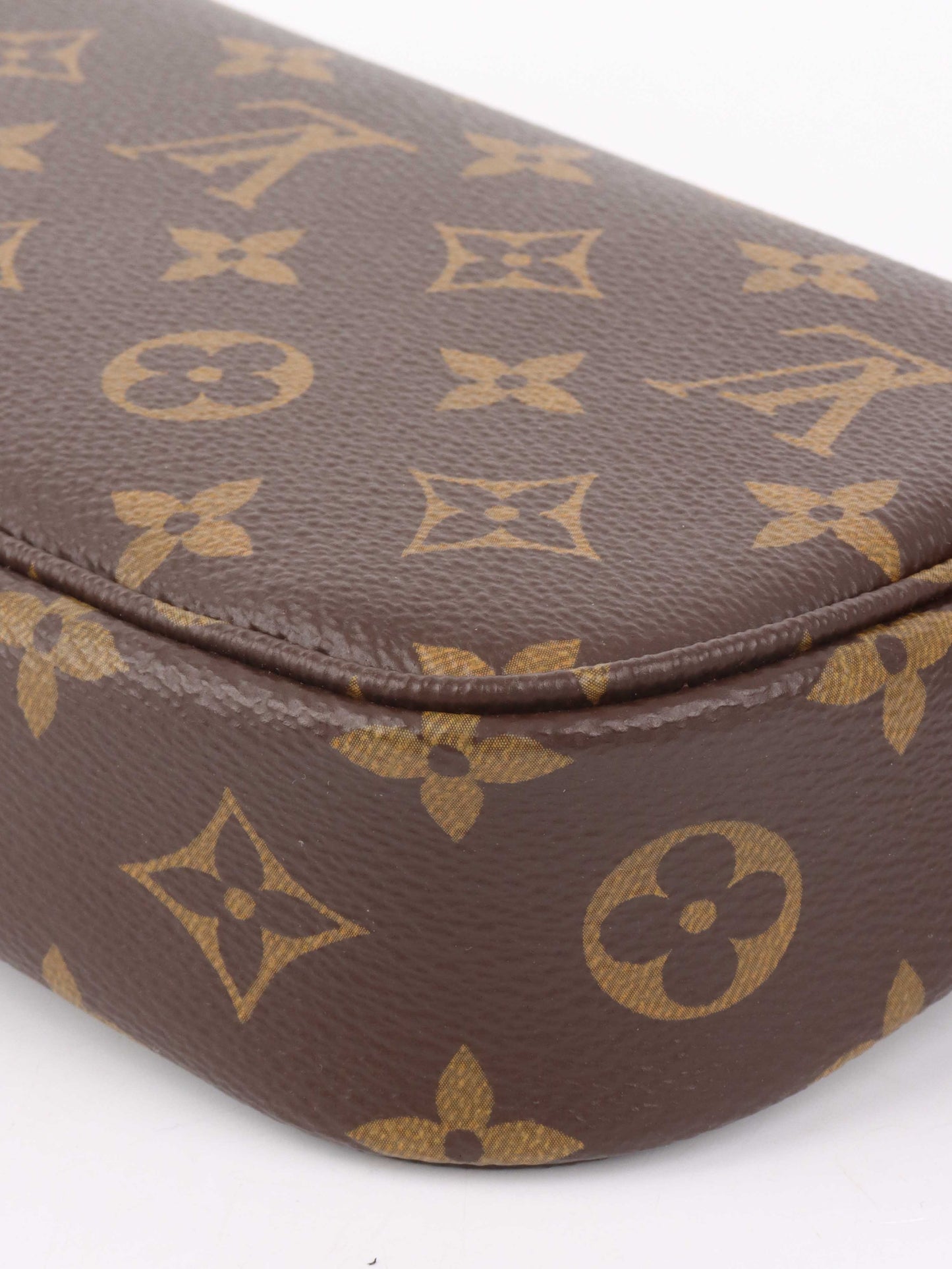 Louis Vuitton Ivy Wallet on Chain.