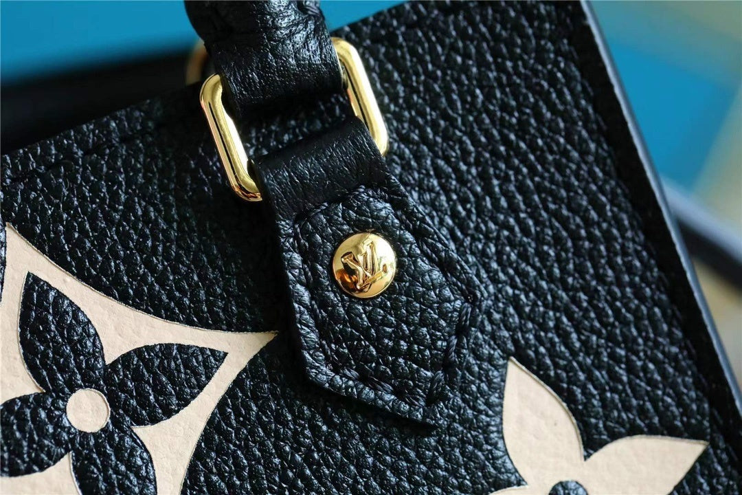 Top Quality Petit Sac Plat By The Pool 17cm Black