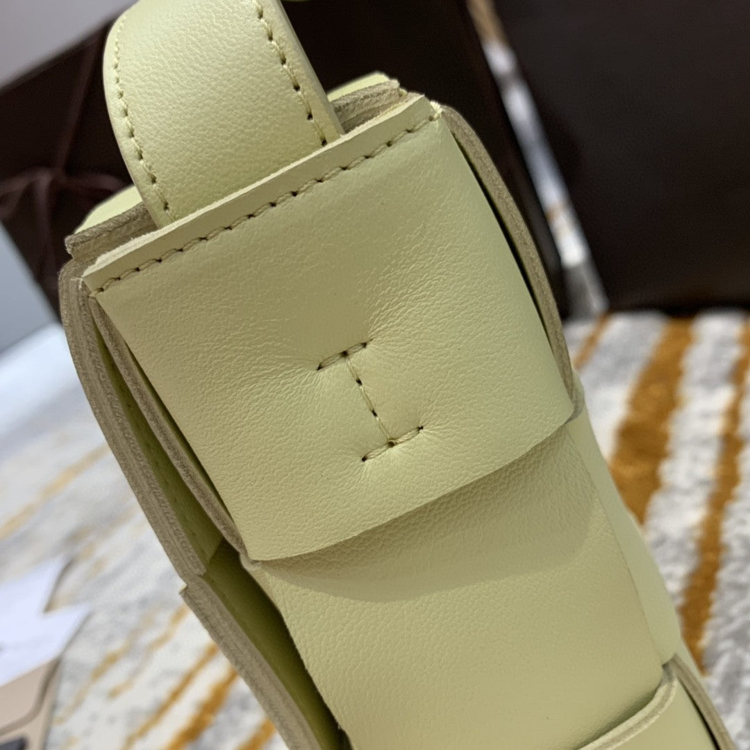 Top Quality Cassette Bag For Women 9.1in/23cm In Light Yellow