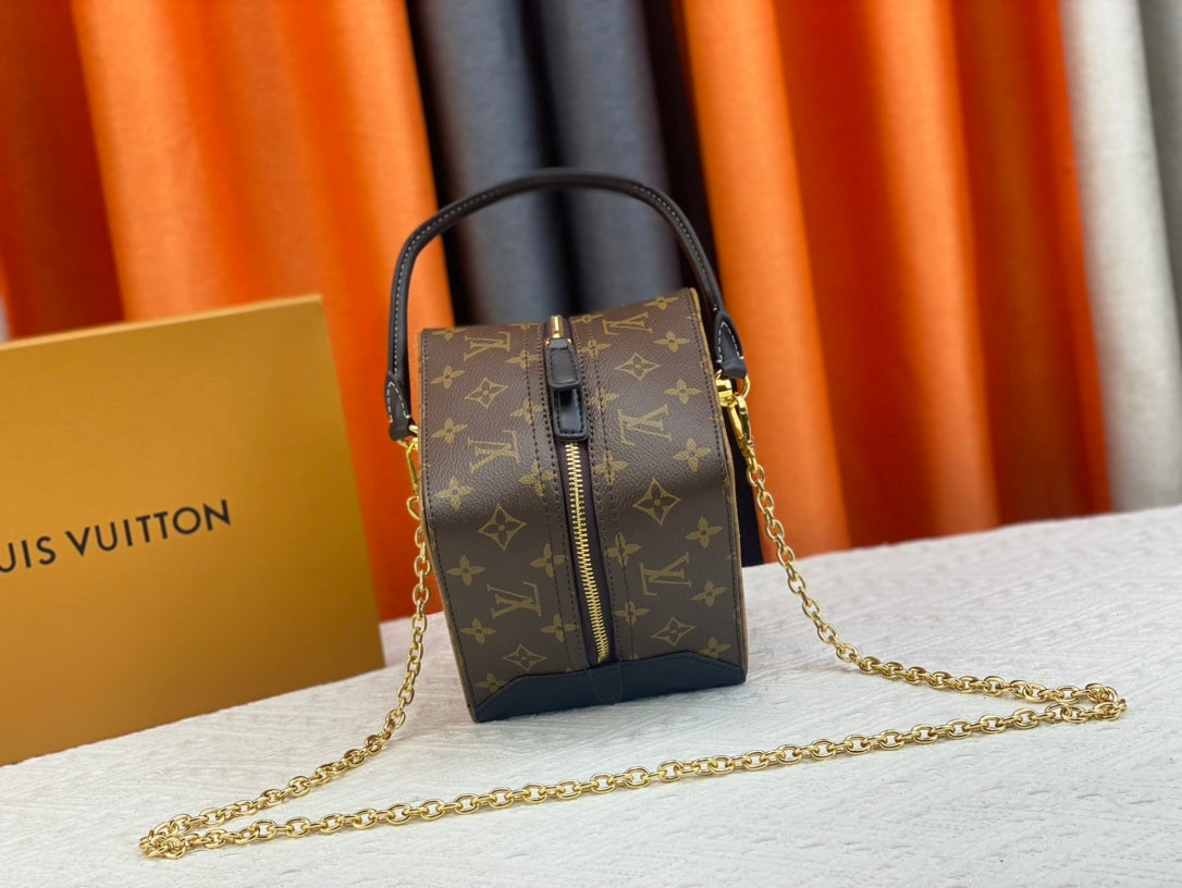 EN - New 1:1 rep  Bags LUV 678