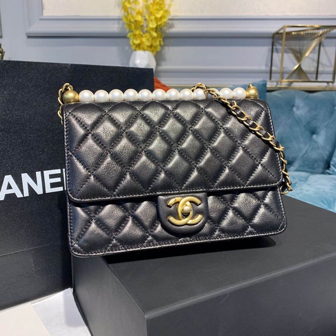 CHLShort Pearl Handle Bag Gold Toned Hardware Black For Women, Women’s Handbags, Shoulder And Crossbody Bags 8in/21cm AS0585